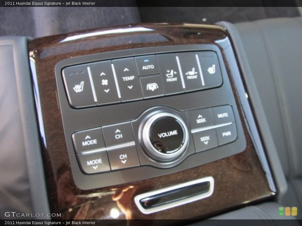 Jet Black Interior Controls for the 2011 Hyundai Equus Signature #59727294