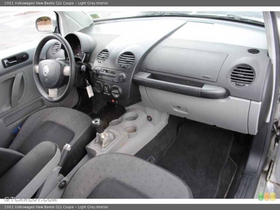 Light Grey Interior Dashboard for the 2001 Volkswagen New Beetle GLS Coupe #59740904