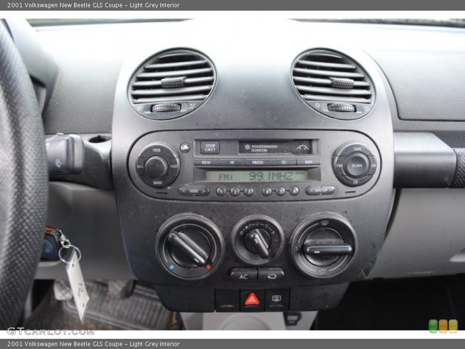 Light Grey Interior Controls for the 2001 Volkswagen New Beetle GLS Coupe #59740940
