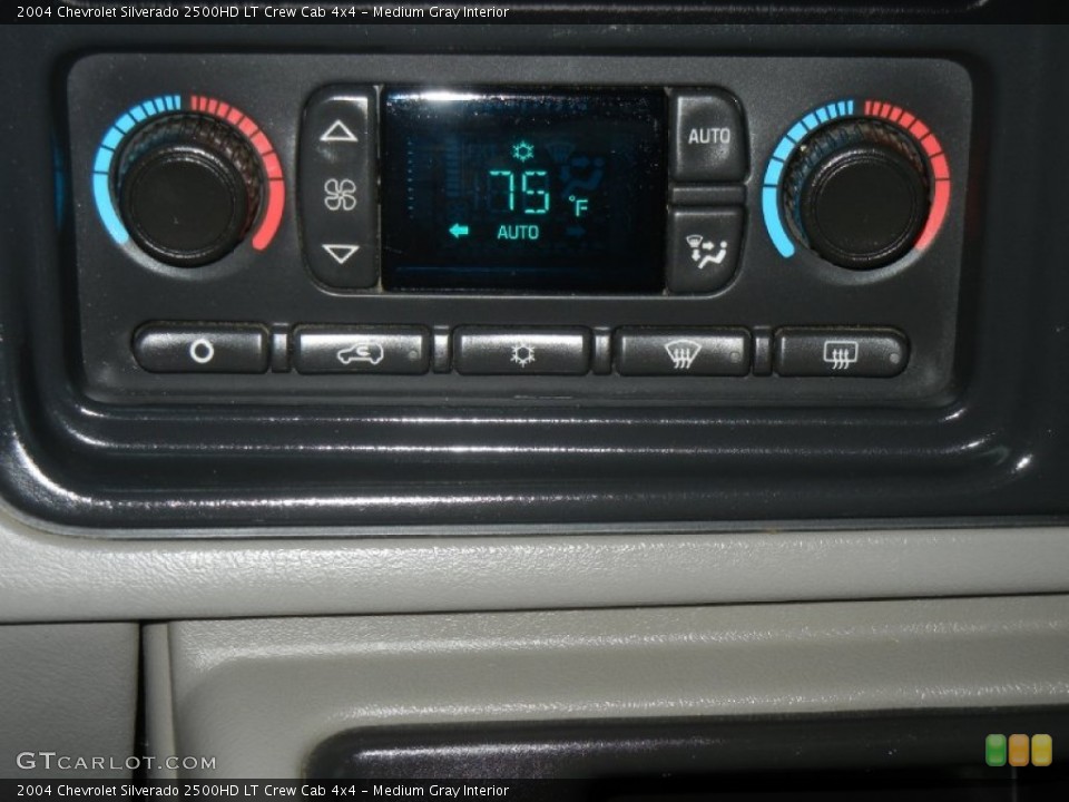 Medium Gray Interior Controls for the 2004 Chevrolet Silverado 2500HD LT Crew Cab 4x4 #59742458