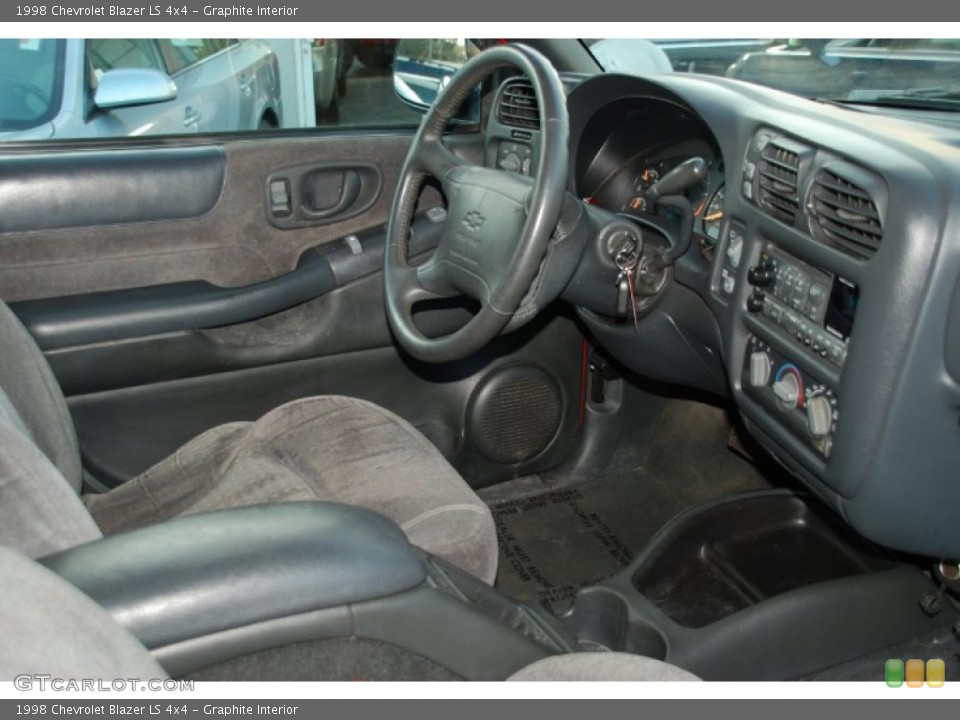 Graphite Interior Photo for the 1998 Chevrolet Blazer LS 4x4 #59750877