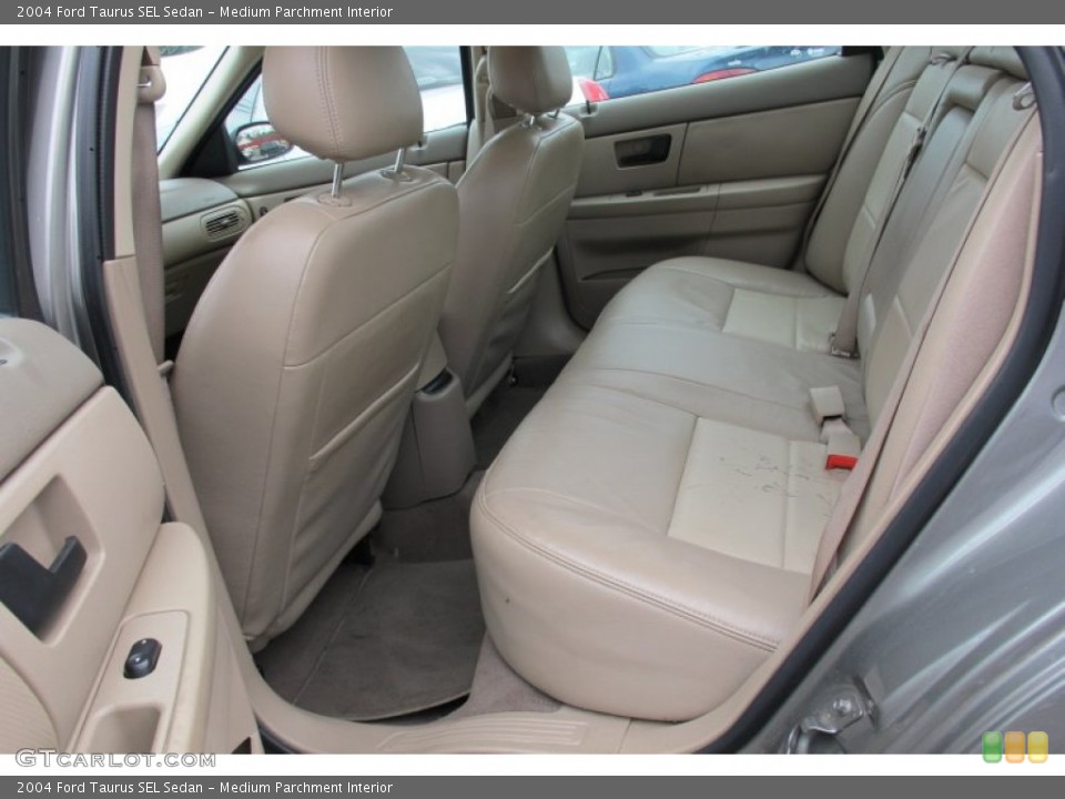 Medium Parchment Interior Photo for the 2004 Ford Taurus SEL Sedan #59760080