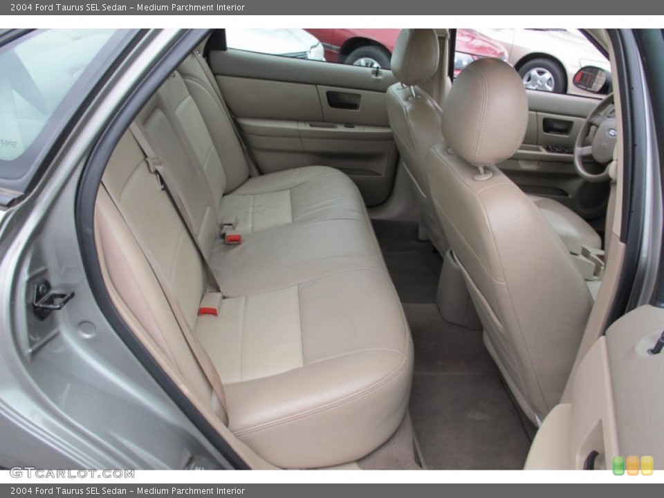Medium Parchment Interior Photo for the 2004 Ford Taurus SEL Sedan #59760089
