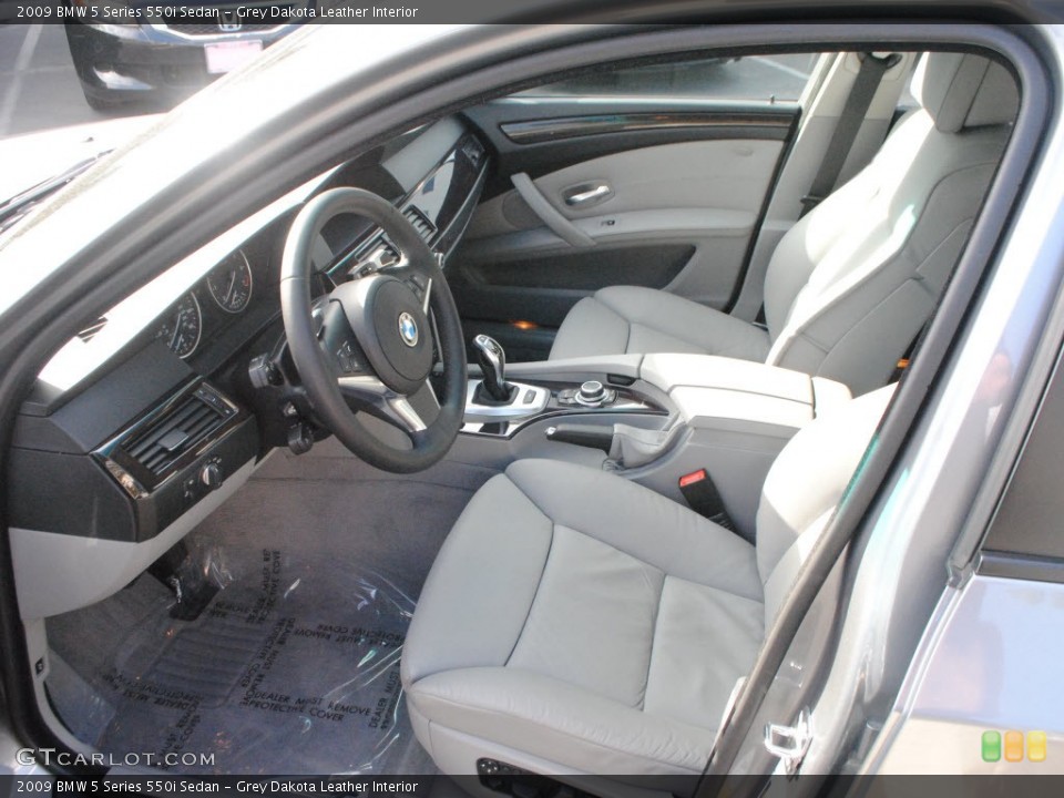Grey Dakota Leather Interior Photo for the 2009 BMW 5 Series 550i Sedan #59766400