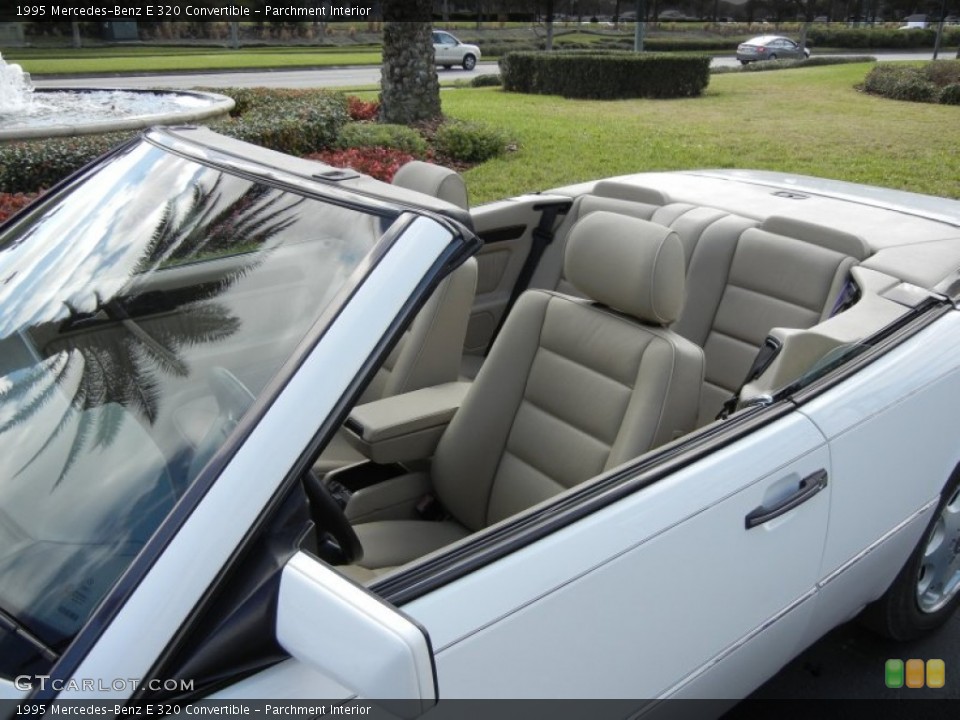 Parchment Interior Photo for the 1995 Mercedes-Benz E 320 Convertible #59767565