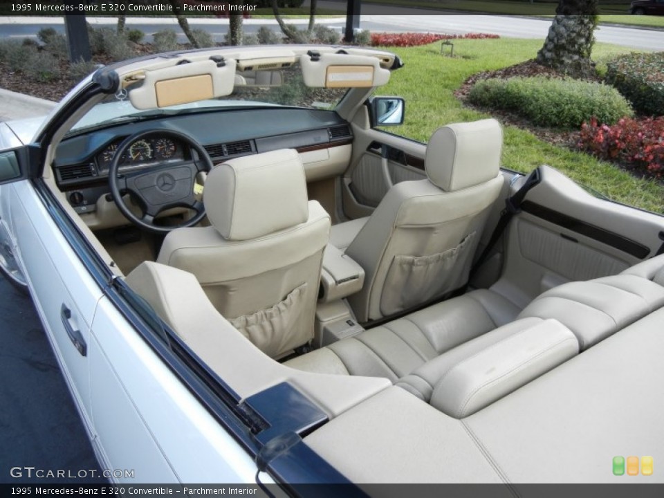 Parchment Interior Photo for the 1995 Mercedes-Benz E 320 Convertible #59767574