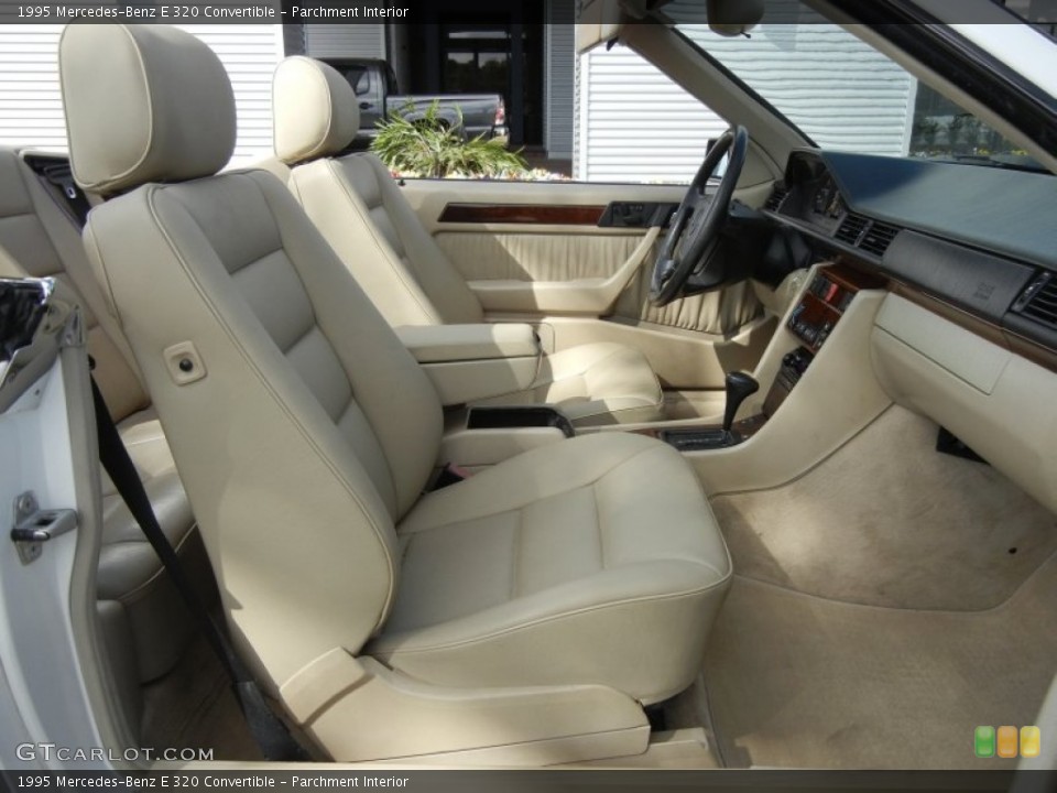 Parchment Interior Photo for the 1995 Mercedes-Benz E 320 Convertible #59767655