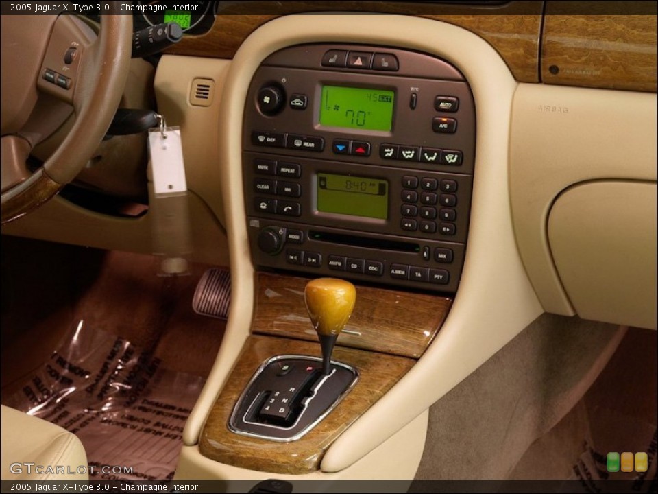 Champagne Interior Controls for the 2005 Jaguar X-Type 3.0 #59791487