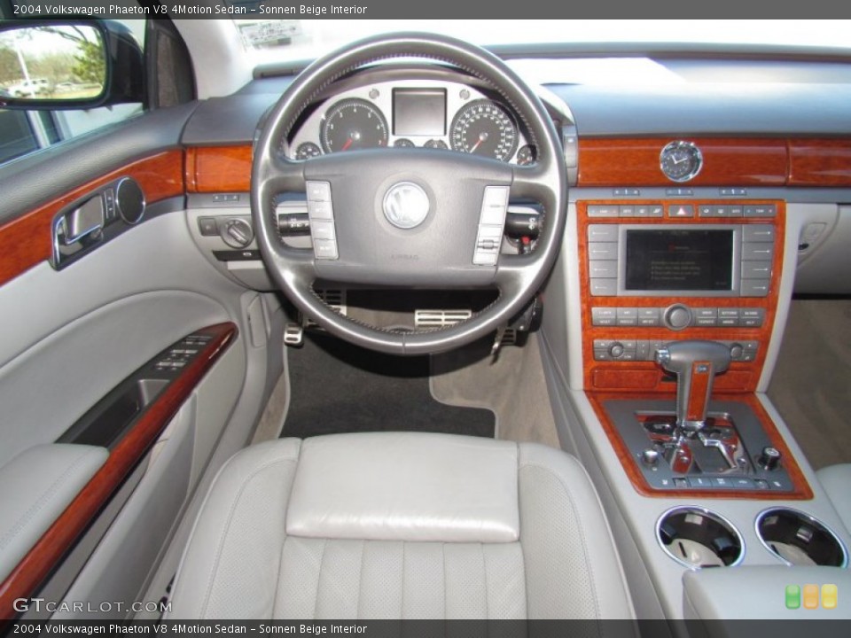 Sonnen Beige Interior Controls for the 2004 Volkswagen Phaeton V8 4Motion Sedan #59818880