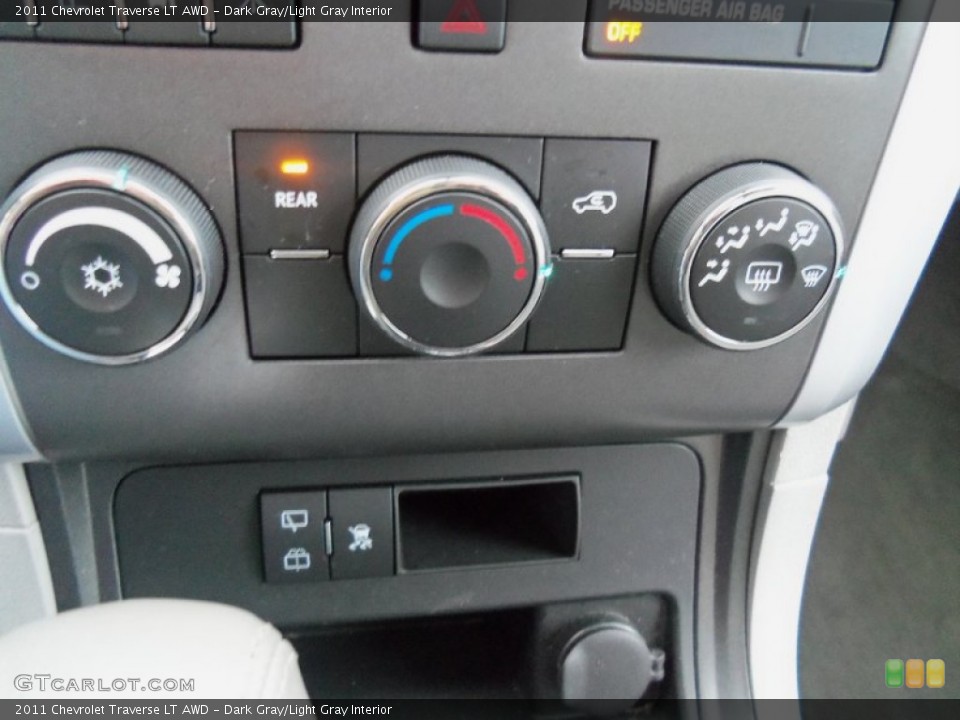 Dark Gray/Light Gray Interior Controls for the 2011 Chevrolet Traverse LT AWD #59819840