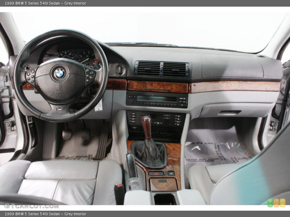 Grey Interior Dashboard for the 1999 BMW 5 Series 540i Sedan #59824601