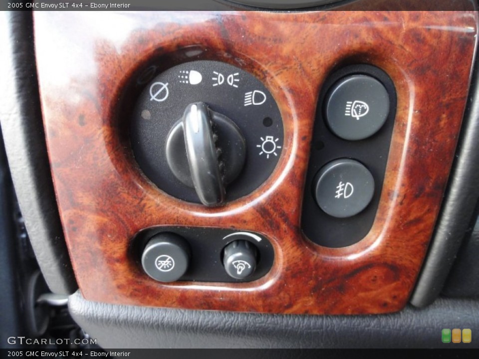 Ebony Interior Controls for the 2005 GMC Envoy SLT 4x4 #59833461