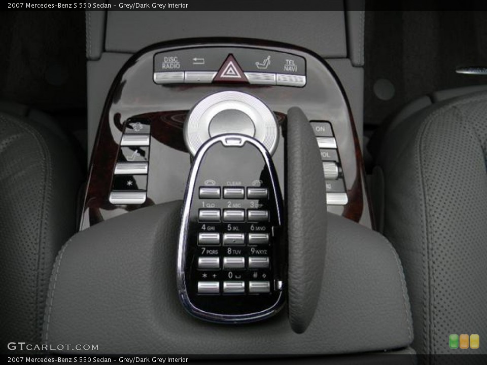 Grey/Dark Grey Interior Controls for the 2007 Mercedes-Benz S 550 Sedan #59843112