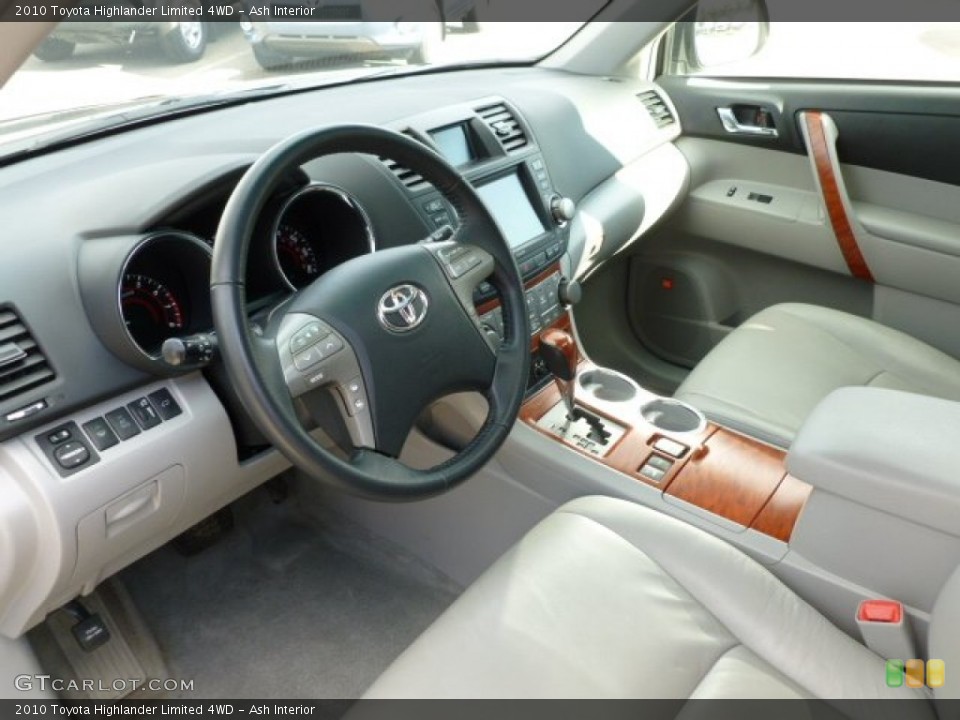 Ash Interior Photo for the 2010 Toyota Highlander Limited 4WD #59846933