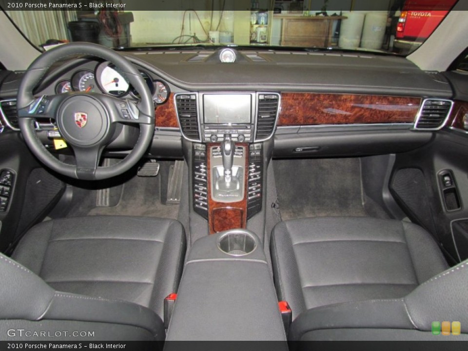 Black Interior Dashboard for the 2010 Porsche Panamera S #59874152