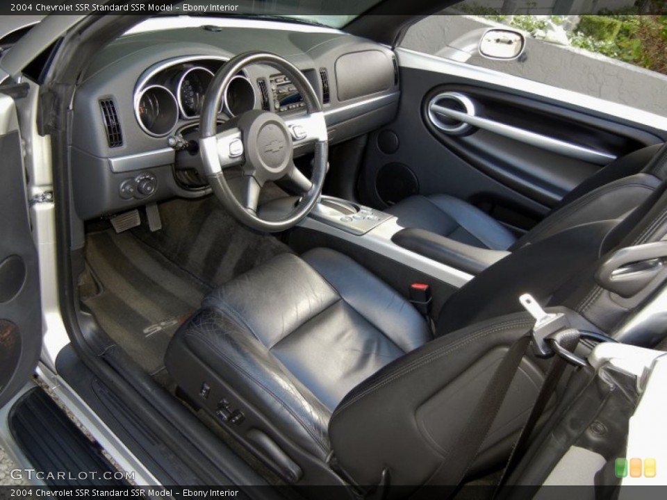Ebony Interior Photo for the 2004 Chevrolet SSR  #59888132