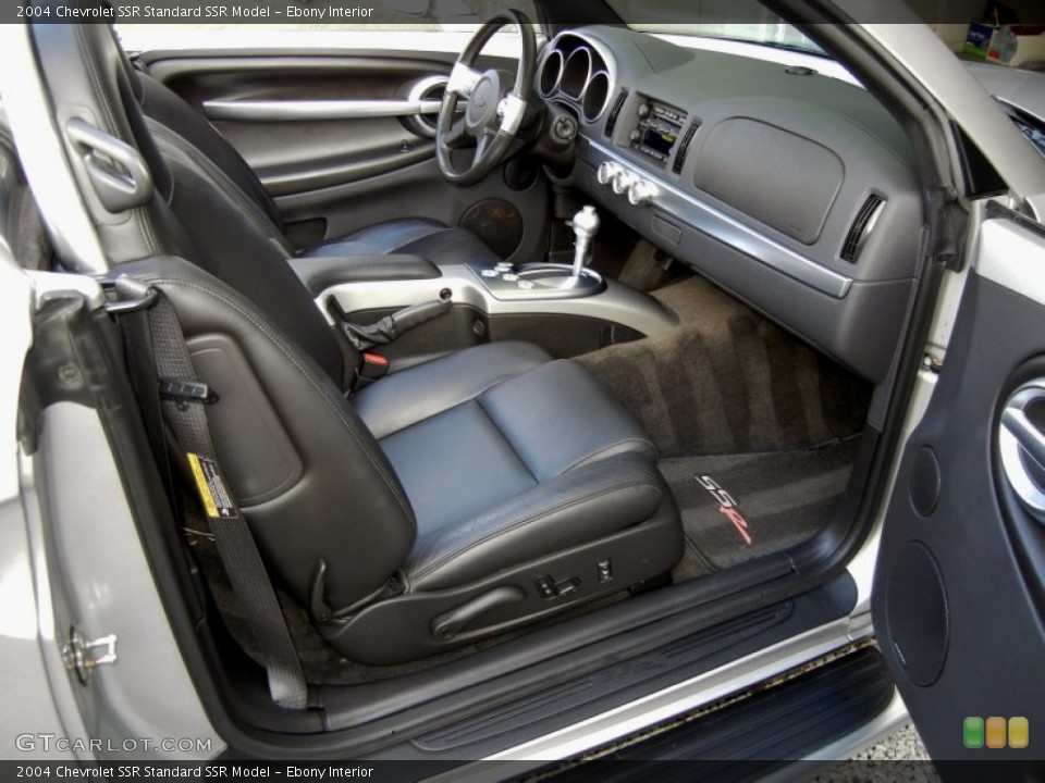 Ebony Interior Photo for the 2004 Chevrolet SSR  #59888159