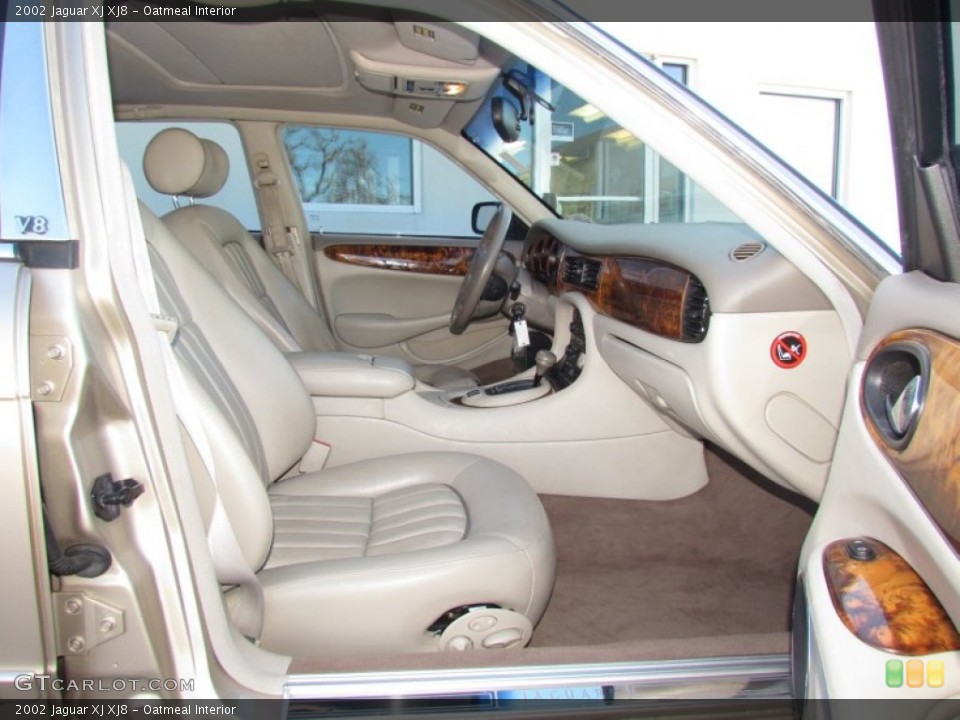 Oatmeal Interior Photo for the 2002 Jaguar XJ XJ8 #59901908