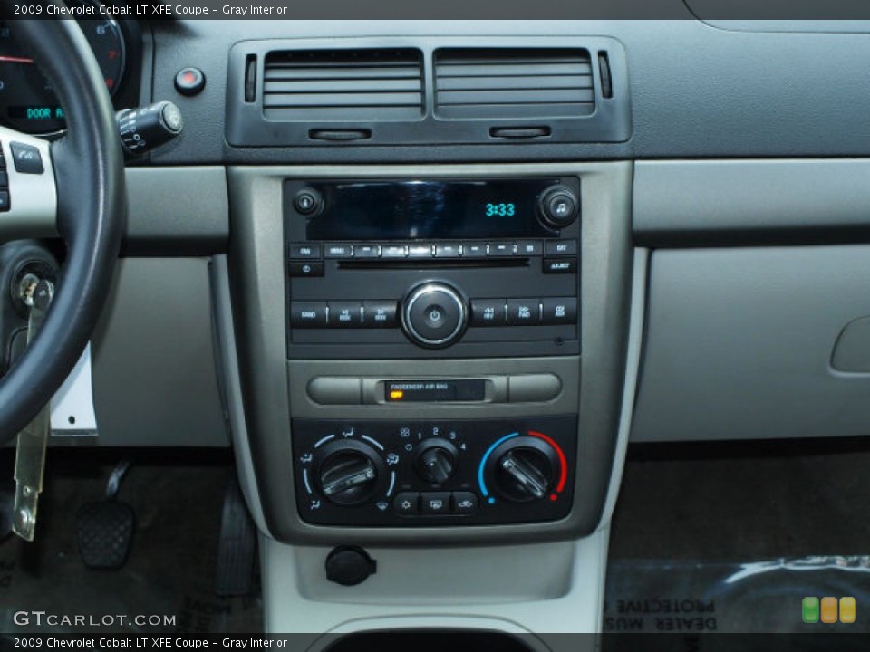 Gray Interior Controls for the 2009 Chevrolet Cobalt LT XFE Coupe #59909201