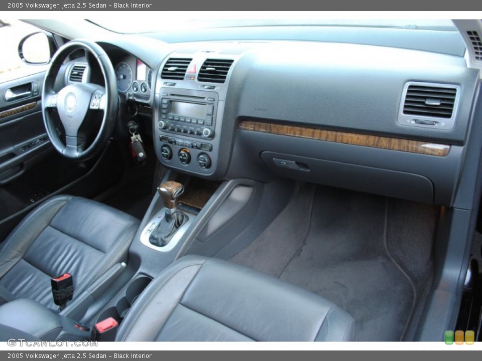 Black Interior Dashboard for the 2005 Volkswagen Jetta 2.5 Sedan #59912915