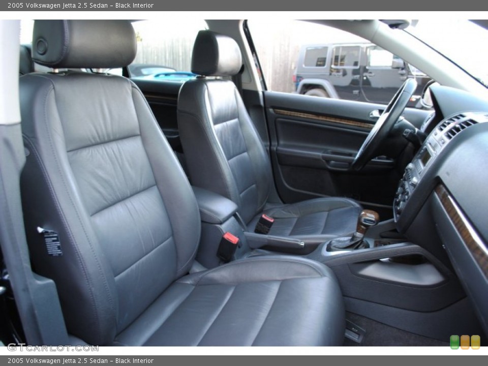 Black Interior Photo for the 2005 Volkswagen Jetta 2.5 Sedan #59912925