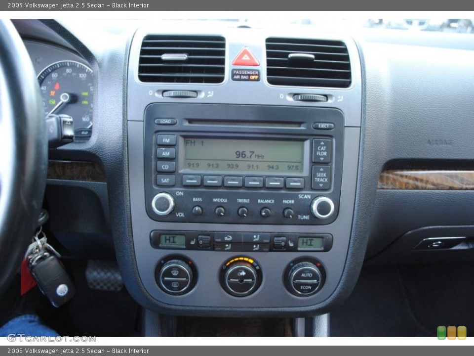 Black Interior Controls for the 2005 Volkswagen Jetta 2.5 Sedan #59912954