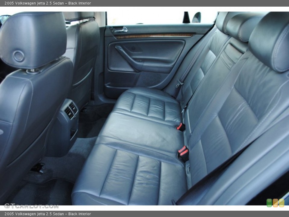 Black Interior Rear Seat for the 2005 Volkswagen Jetta 2.5 Sedan #59912990