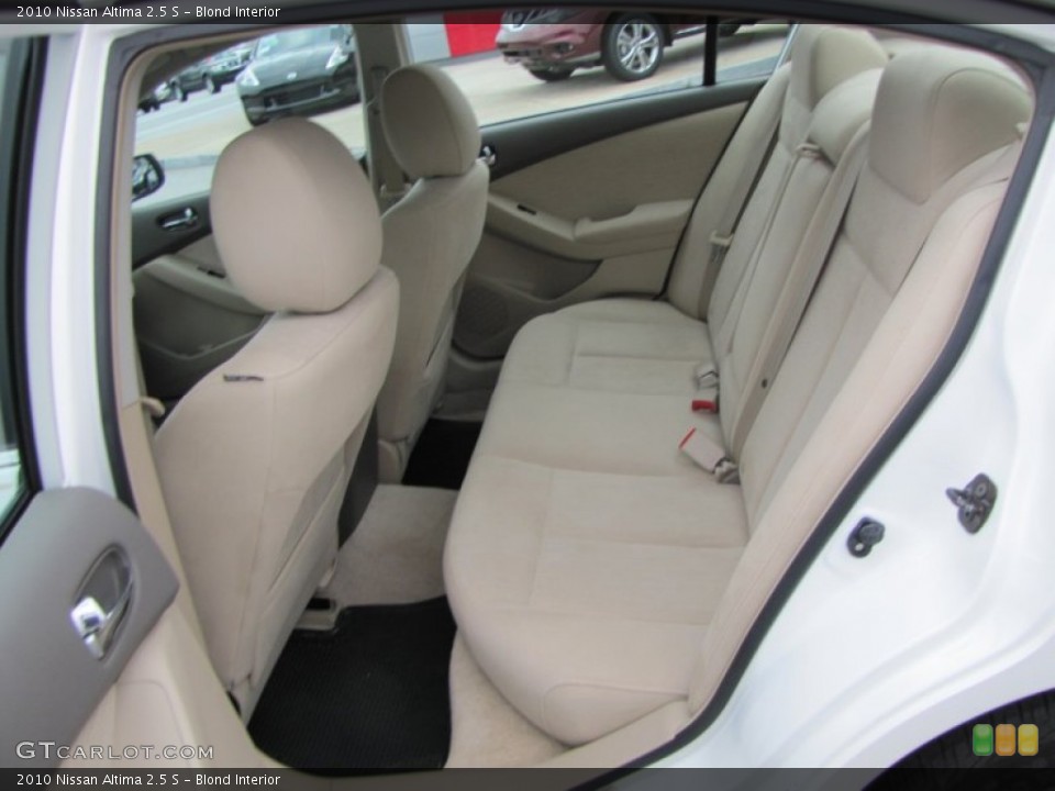 Blond Interior Photo for the 2010 Nissan Altima 2.5 S #59923078