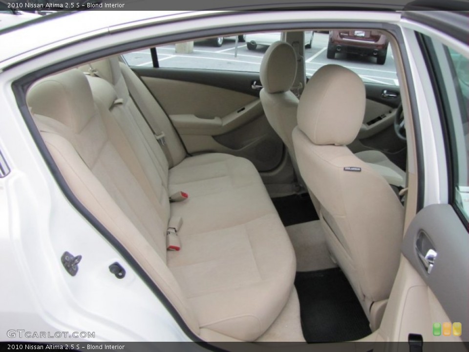 Blond Interior Rear Seat for the 2010 Nissan Altima 2.5 S #59923094