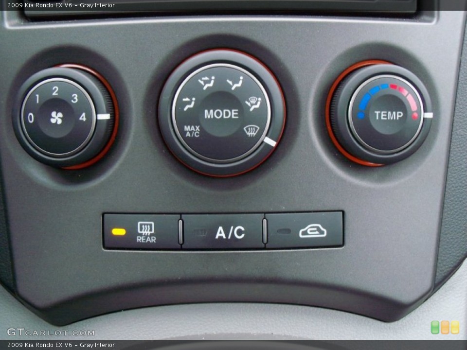 Gray Interior Controls for the 2009 Kia Rondo EX V6 #59957868
