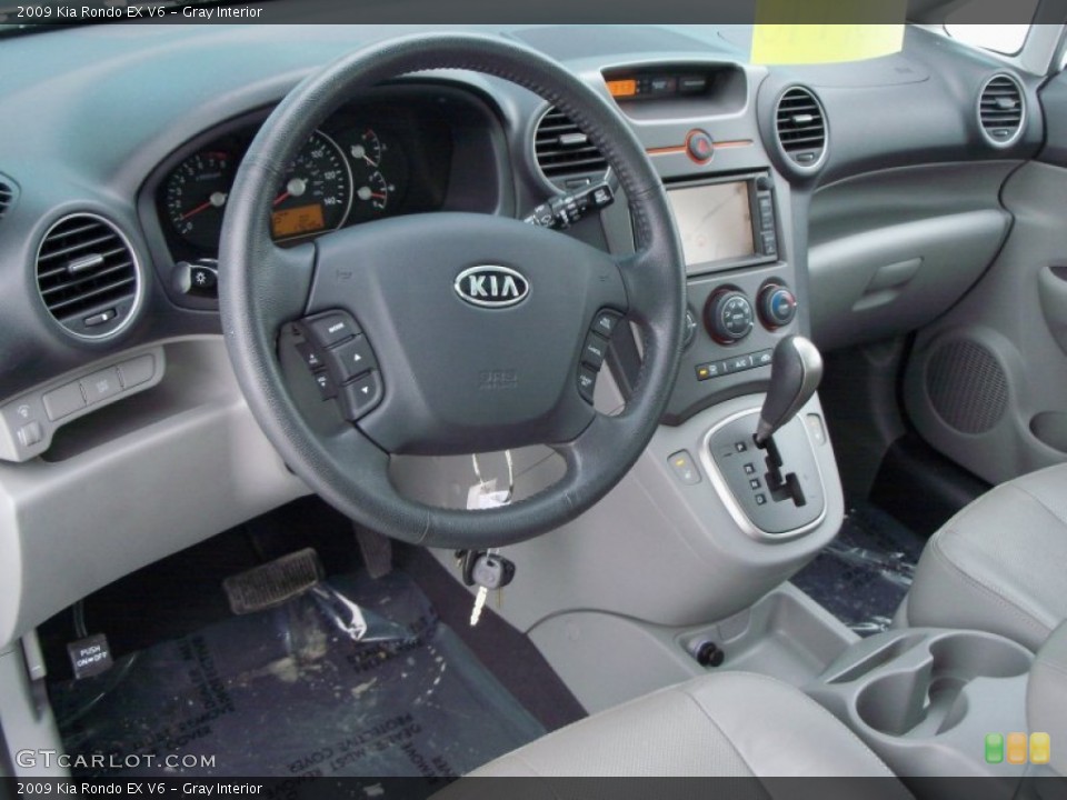 Gray Interior Photo for the 2009 Kia Rondo EX V6 #59957910