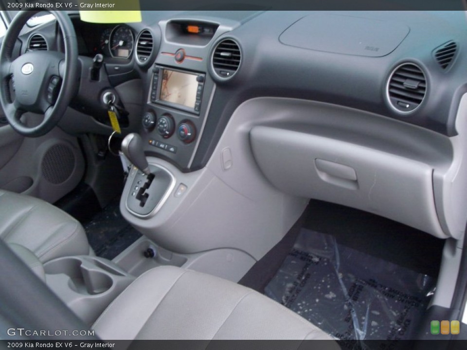 Gray Interior Dashboard for the 2009 Kia Rondo EX V6 #59957952