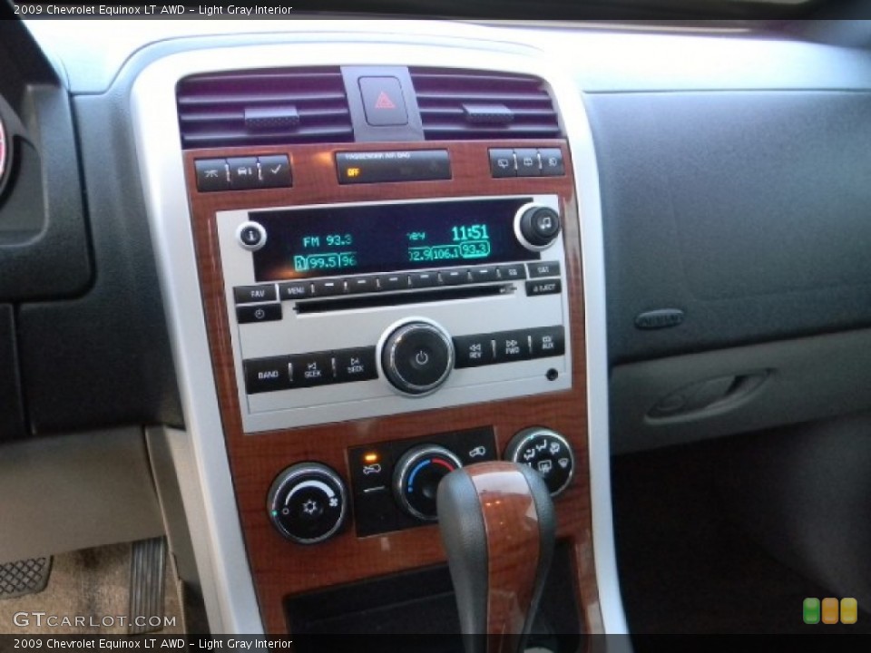 Light Gray Interior Controls for the 2009 Chevrolet Equinox LT AWD #59965802