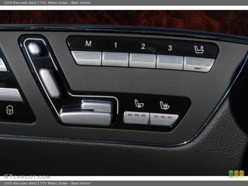 Black Interior Controls for the 2009 Mercedes-Benz S 550 4Matic Sedan #59979293