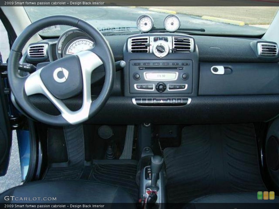 Design Black Interior Dashboard for the 2009 Smart fortwo passion cabriolet #59985174