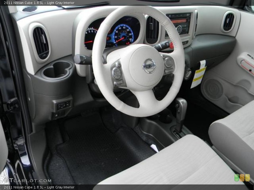 Light Gray Interior Photo for the 2011 Nissan Cube 1.8 SL #59990529