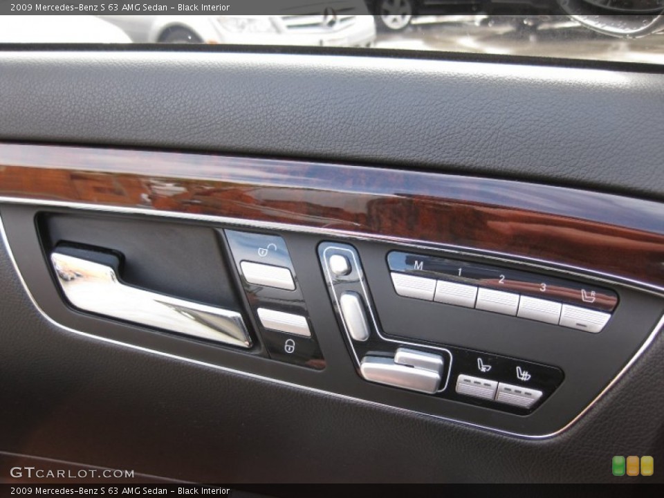Black Interior Controls for the 2009 Mercedes-Benz S 63 AMG Sedan #60018880