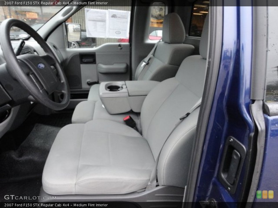 Medium Flint Interior Photo for the 2007 Ford F150 STX Regular Cab 4x4 #60080991