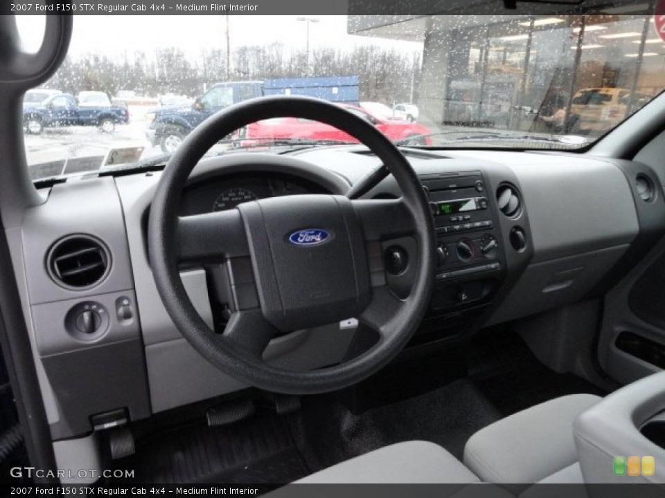 Medium Flint Interior Photo for the 2007 Ford F150 STX Regular Cab 4x4 #60081009