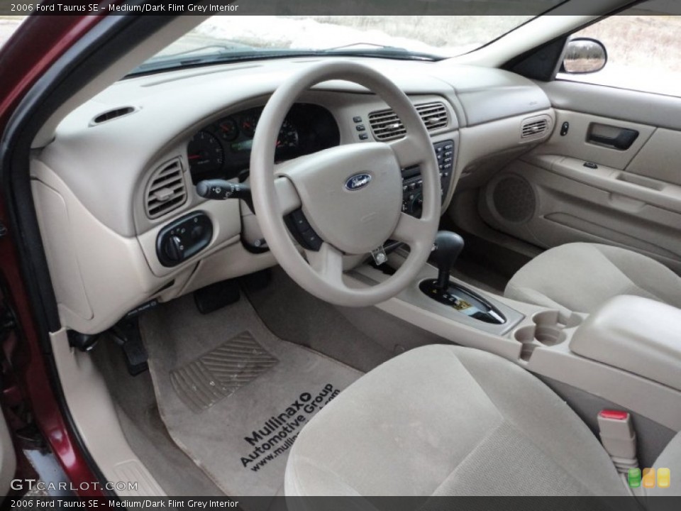 Medium/Dark Flint Grey Interior Photo for the 2006 Ford Taurus SE #60088479