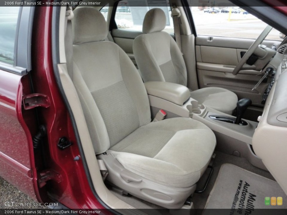 Medium/Dark Flint Grey Interior Photo for the 2006 Ford Taurus SE #60088602