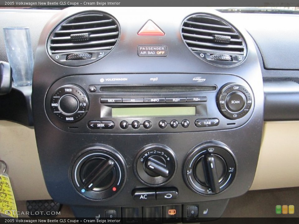 Cream Beige Interior Controls for the 2005 Volkswagen New Beetle GLS Coupe #60134085