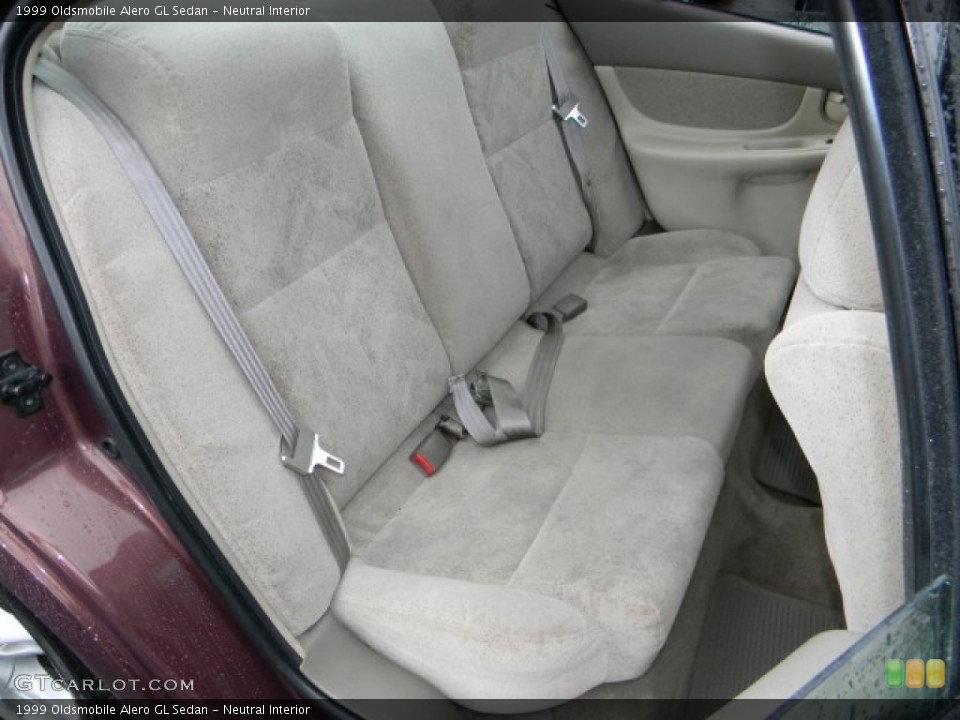 Neutral Interior Photo for the 1999 Oldsmobile Alero GL Sedan #60139227