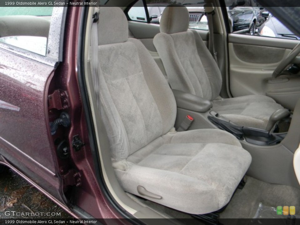 Neutral Interior Photo for the 1999 Oldsmobile Alero GL Sedan #60139234