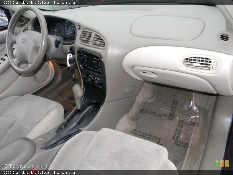 Neutral Interior Photo for the 1999 Oldsmobile Alero GL Sedan #60139244