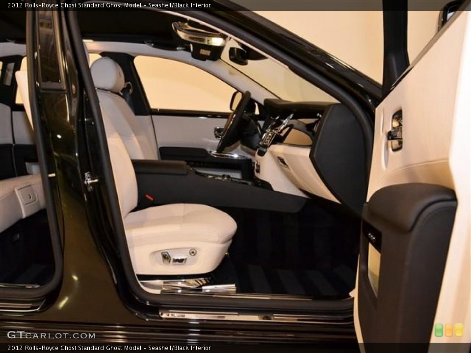 Seashell/Black Interior Photo for the 2012 Rolls-Royce Ghost  #60167982