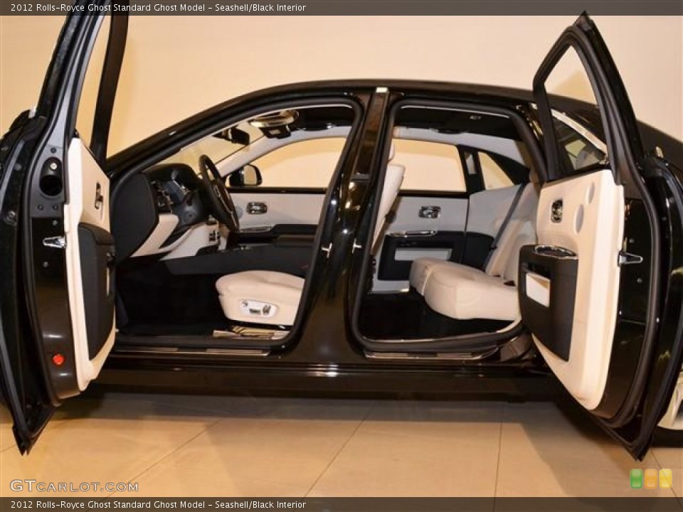 Seashell/Black Interior Photo for the 2012 Rolls-Royce Ghost  #60168051