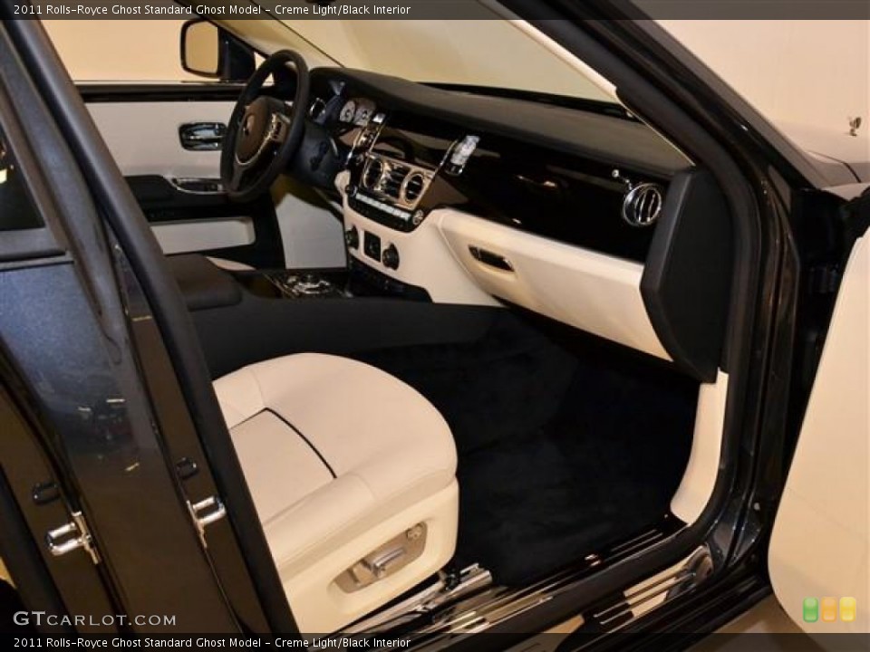 Creme Light/Black Interior Photo for the 2011 Rolls-Royce Ghost  #60169440