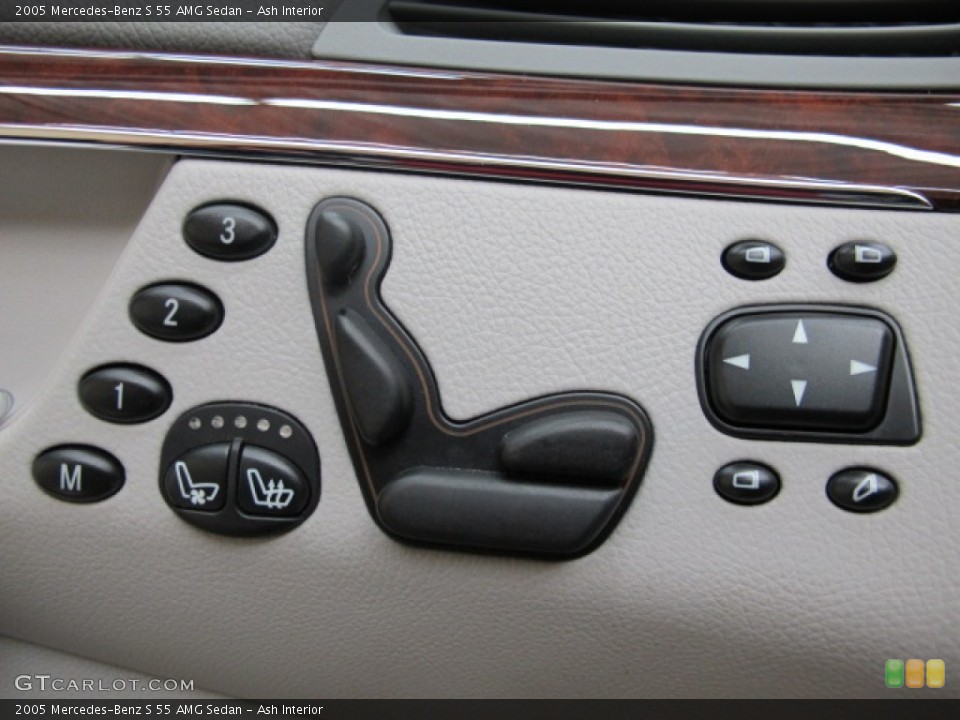 Ash Interior Controls for the 2005 Mercedes-Benz S 55 AMG Sedan #60198739