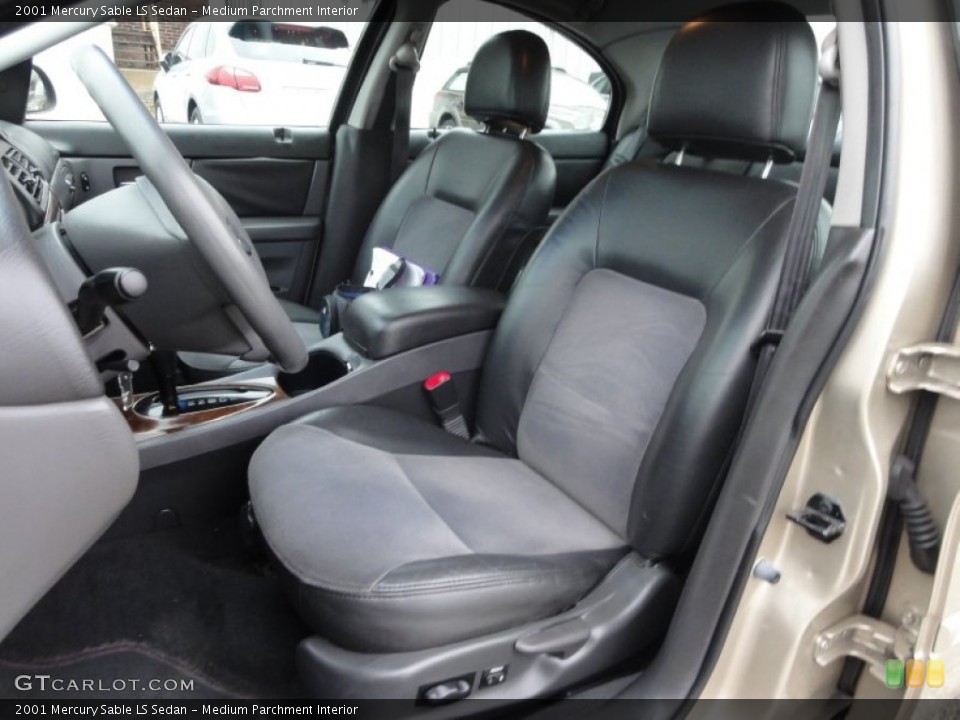 Medium Parchment Interior Photo for the 2001 Mercury Sable LS Sedan #60201067